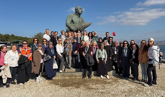 Gençler Cumhuriyet’in izinde yürüdü, kadınlar Çanakkale’yi keşfetti
