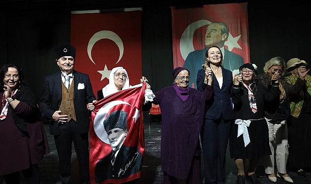 Konak’ın çınarlarından unutulmaz Cumhuriyet gösterisi